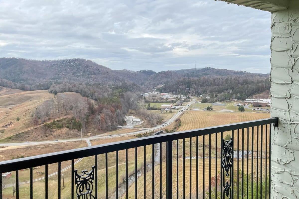 Mountain Views At Dolly'S Castle Unit 7 Villa Sevierville Bagian luar foto