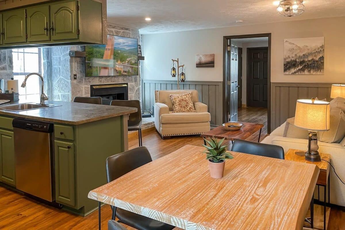 Mountain Views At Dolly'S Castle Unit 7 Villa Sevierville Bagian luar foto