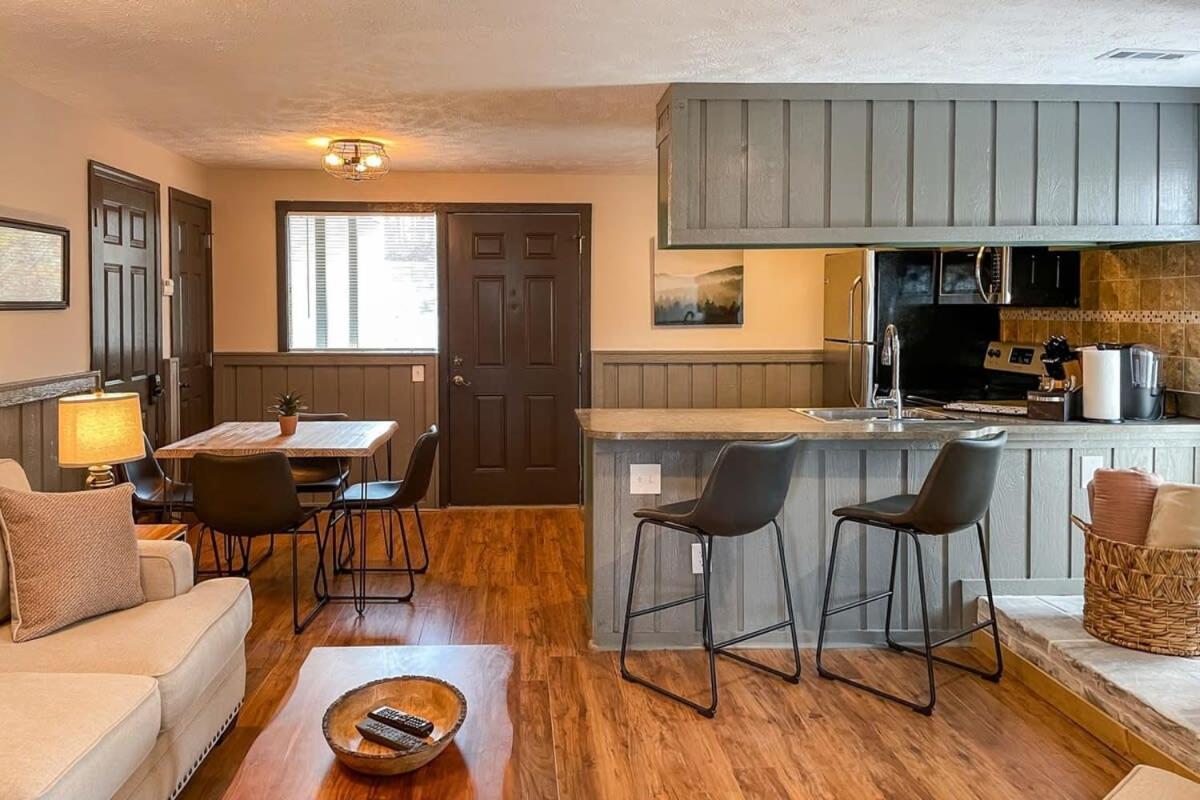 Mountain Views At Dolly'S Castle Unit 7 Villa Sevierville Bagian luar foto