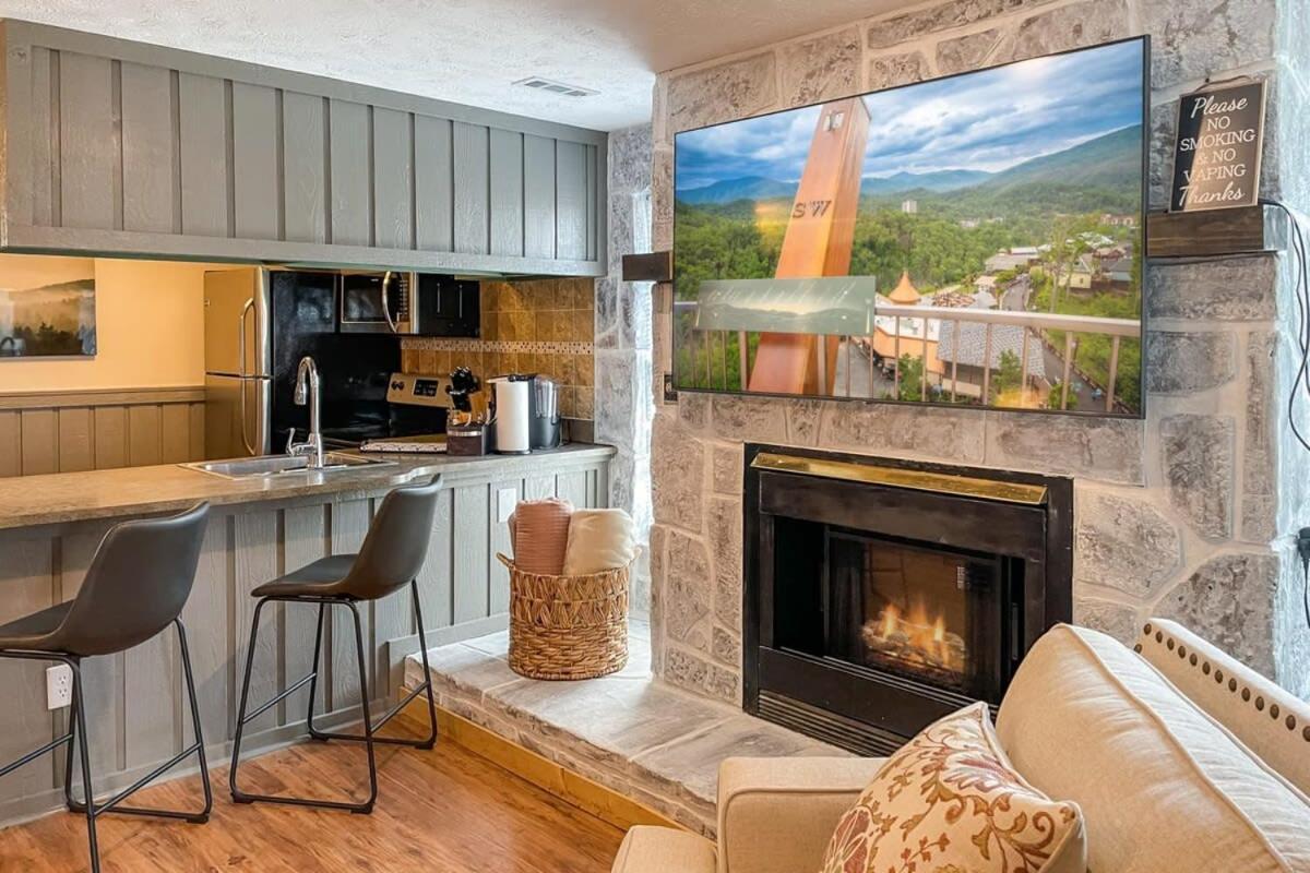 Mountain Views At Dolly'S Castle Unit 7 Villa Sevierville Bagian luar foto