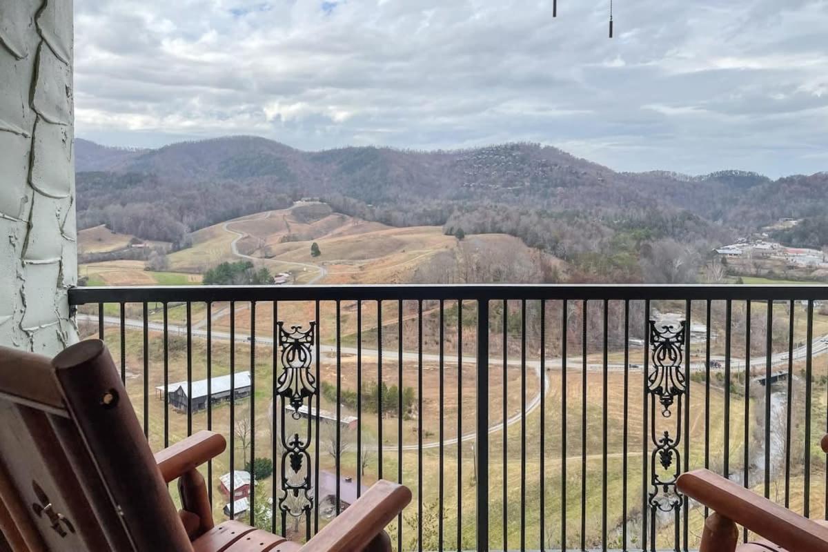 Mountain Views At Dolly'S Castle Unit 7 Villa Sevierville Bagian luar foto
